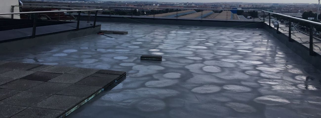 Impermeabilización con poliurea en cubierta de Edificio de Administracion de Mercamadrid