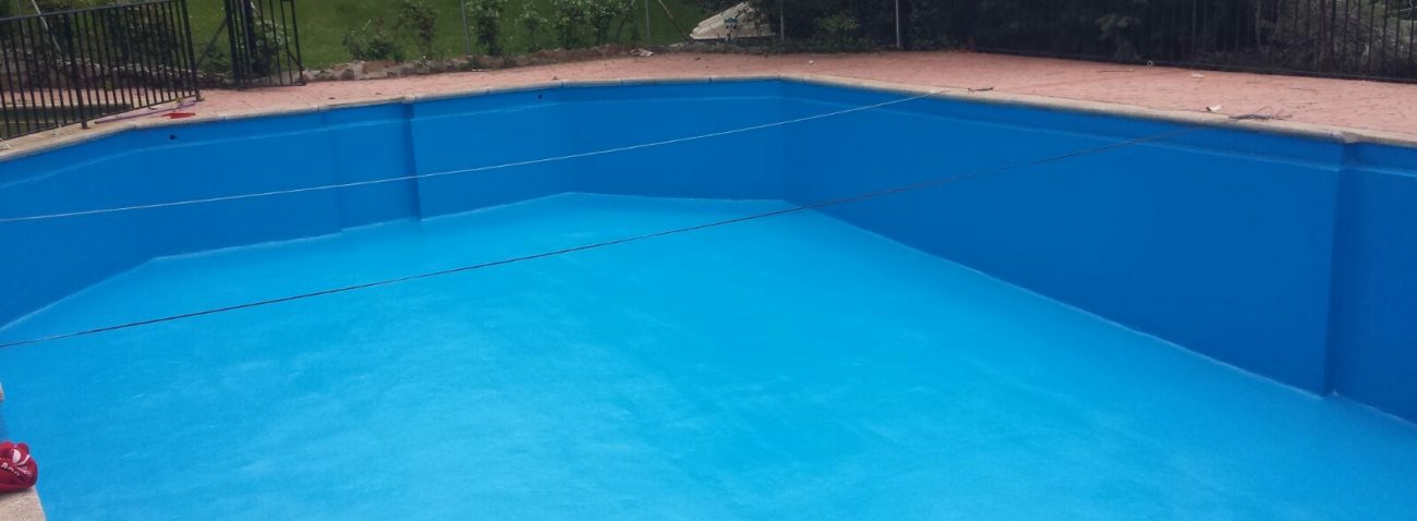 Impermeabilización de piscina comunitaria con poliurea en Robledo de Chavela Madrid.